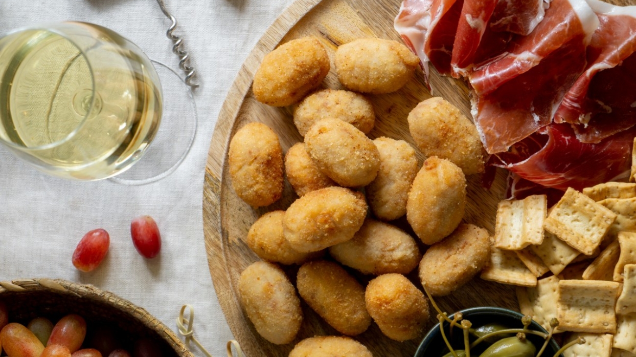 delicious-spanish-croquettes-arrangement (1)