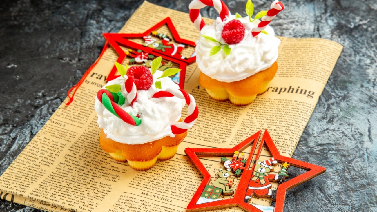 front-view-little-yummy-cakes (1)