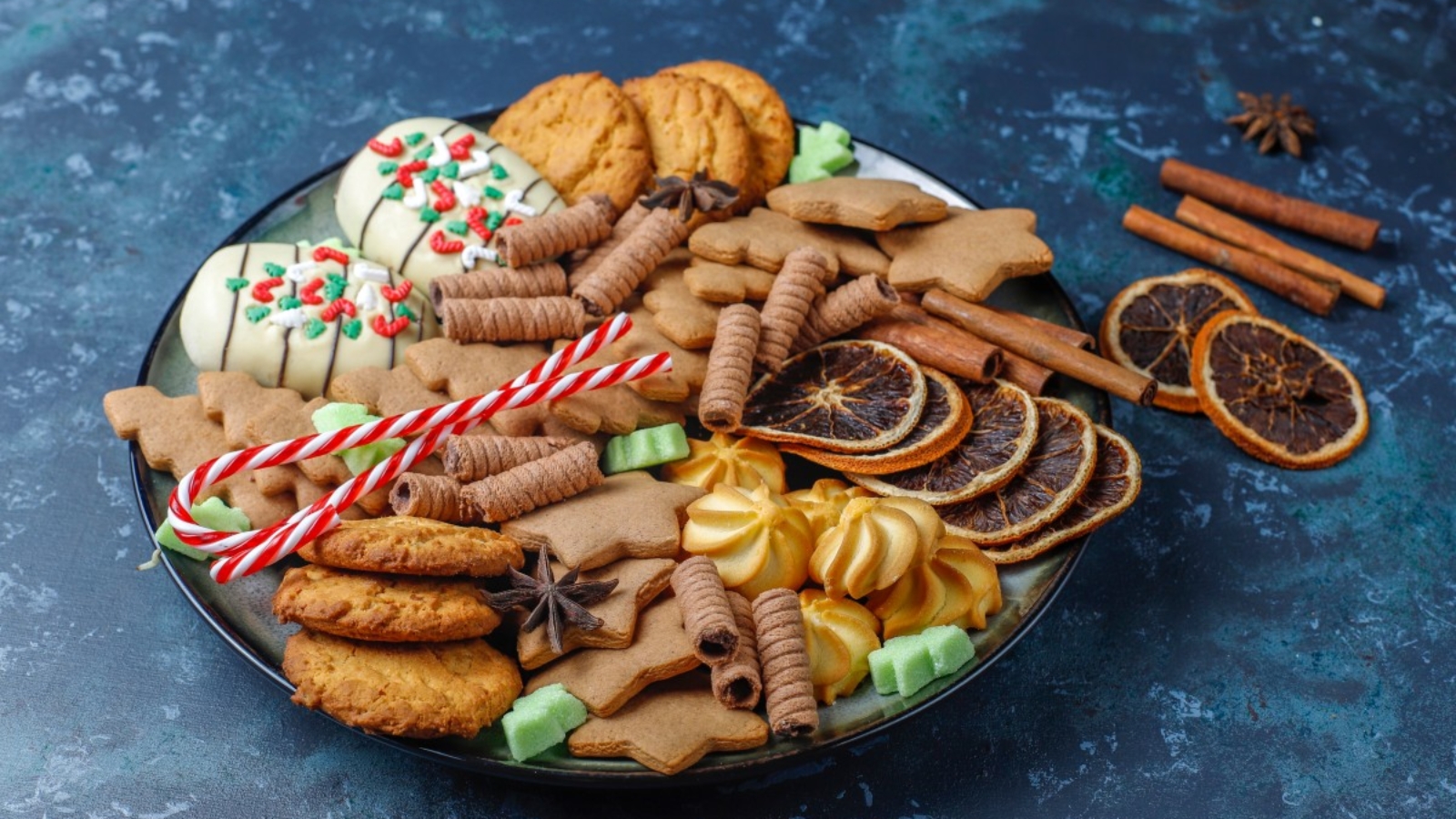 tasty-homemade-christmas-cookies (1) (1)