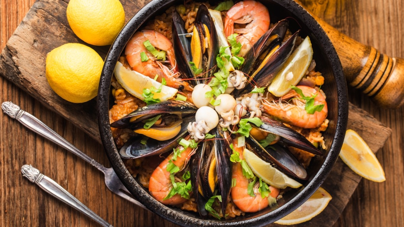 tasty-spanish-paella-with-seafood (1)