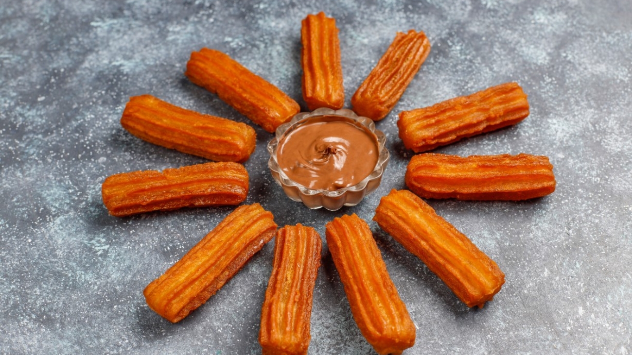 traditional-mexican-dessert-churros-with-chocolate-top-view (1)